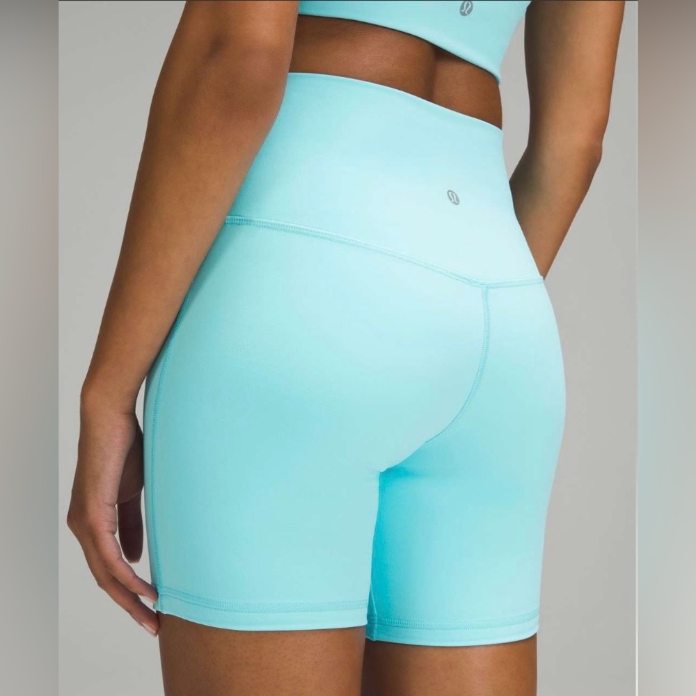 Lululemon Women’s Align High-Rise Short 6"
Cyan Blue Size 6
